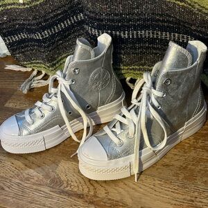 Converse Women’s SILVER SHOWSTOPPER High Top Sneakers Sz 5